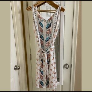 Flattering Ann Taylor White Summer Spring Dress